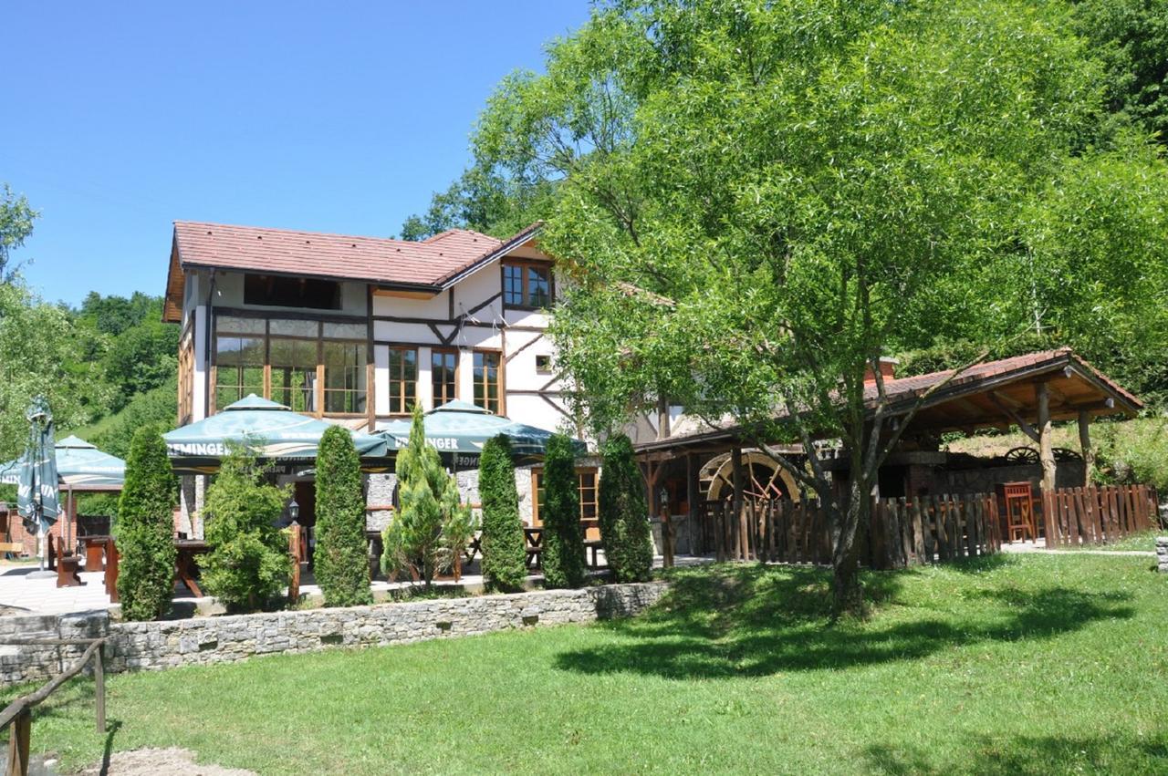 Motel "Kula" Cazin Εξωτερικό φωτογραφία