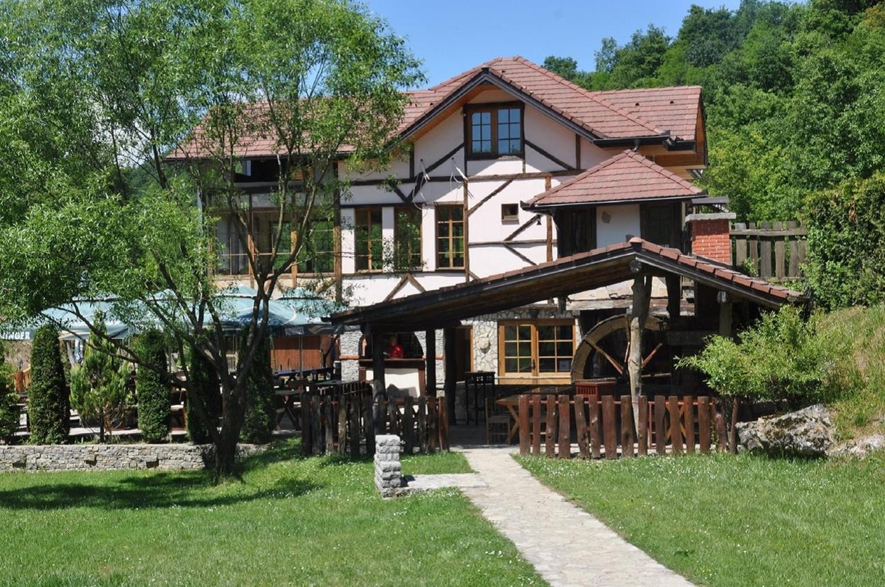 Motel "Kula" Cazin Εξωτερικό φωτογραφία